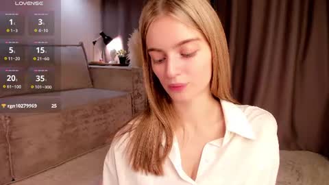 Snapshot of sarakinsly chatting on July 18, 9:18 pm Rosie online show from July 18, 9:18 pm