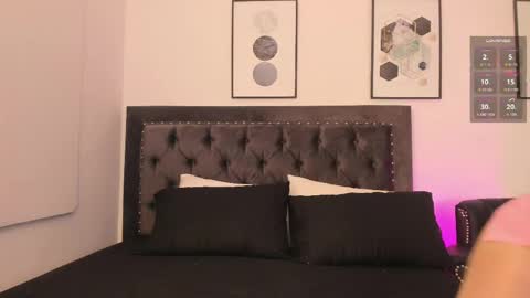 Sara online show from April 23, 1:35 pm