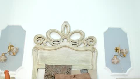 Snapshot of saralloyd chatting on December 18, 2:06 pm Sara online show from December 18, 2:06 pm