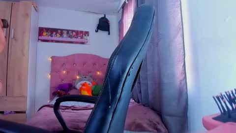 Snapshot of saralolo420 chatting on December 14, 7:25 pm sara  online show from December 14, 7:25 pm