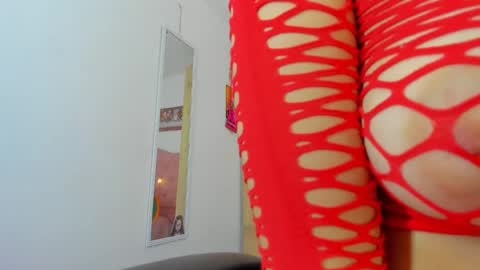 Snapshot of saralolo420 chatting on December 20, 6:24 pm sara  online show from December 20, 6:24 pm