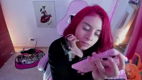 Snapshot of saralolo420 chatting on April 18, 1:42 am sara online show from April 18, 1:42 am
