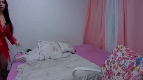 Snapshot of saralunabella02 chatting on May 15, 8:27 pm sara luna online show from May 15, 8:27 pm