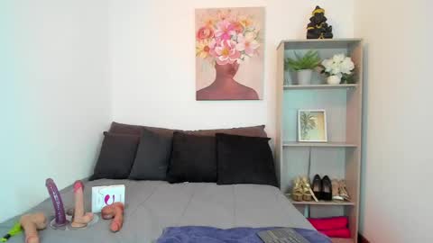 saramilf_69 online show from April 23, 4:35 am