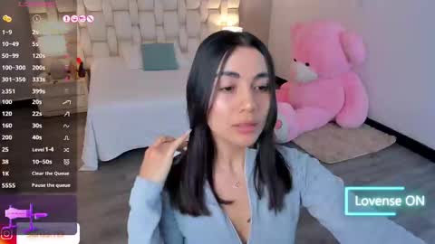 Sara online show from December 7, 1:51 pm