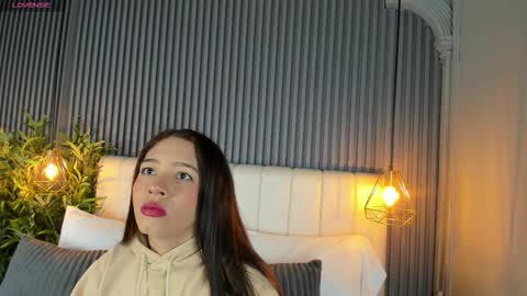 Sara   online show from December 1, 10:37 pm