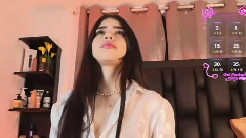 Snapshot of sararoy_ chatting on June 30, 10:11 pm Sara online show from June 30, 10:11 pm