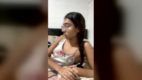 sarasaenz999 online show from April 21, 11:29 pm