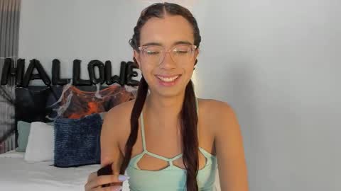 Sara online show from October 28, 8:11 pm