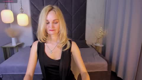 Snapshot of sarasubtlety chatting on September 11, 1:33 pm Sara online show from September 11, 1:33 pm