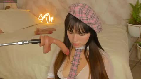   - independient model online show from December 3, 5:31 am