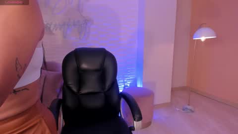 Sara Winstone online show from February 17, 1:32 pm