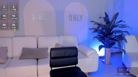 Sara Winstone online show from March 12, 11:33 pm