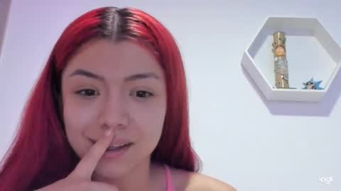 Snapshot of saray2312 chatting on February 2, 3:43 am Saray online show from February 2, 3:43 am