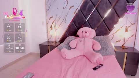 Snapshot of sarayofficial chatting on August 2, 9:57 pm Saray Lopez online show from August 2, 9:57 pm