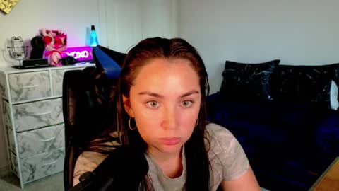 Snapshot of sariaaahh chatting on February 10, 10:25 pm sariaaahh online show from February 10, 10:25 pm