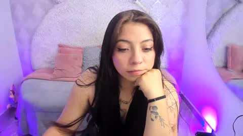 Snapshot of sarita_jane chatting on May 1, 3:11 am Sara online show from May 1, 3:11 am