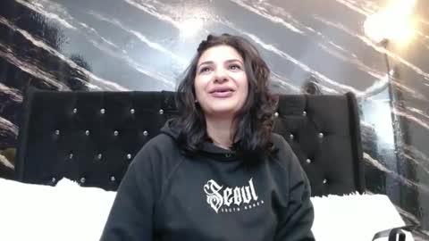 Snapshot of sarita_multisquirt chatting on May 6, 5:14 am Sara online show from May 6, 5:14 am