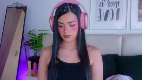 Sara online show from May 30, 9:23 pm