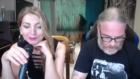 Snapshot of saruandjay chatting on October 4, 7:50 am Giselle and Jay online show from October 4, 7:50 am