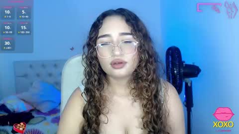 Snapshot of sasha_17_ chatting on September 23, 4:43 pm Sofia online show from September 23, 4:43 pm