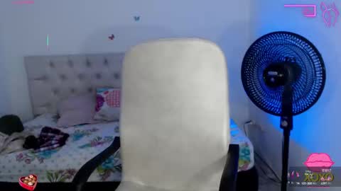 Snapshot of sasha_17_ chatting on October 4, 11:25 pm Sofia online show from October 4, 11:25 pm