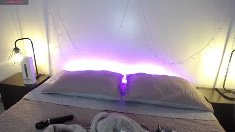 Sasha Brattz online show from December 17, 7:40 am