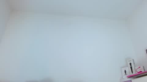 Snapshot of sasha_creamy chatting on February 25, 3:42 am Sasha Creamy online show from February 25, 3:42 am