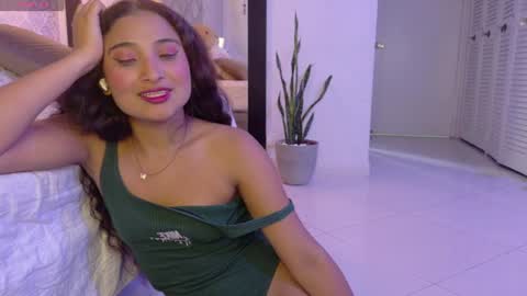Snapshot of sasha_sinne chatting on June 20, 1:41 am sasha_sinne online show from June 20, 1:41 am