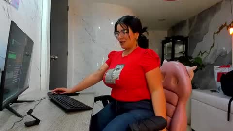 Snapshot of sasha_tf chatting on July 24, 7:56 pm Sasha online show from July 24, 7:56 pm
