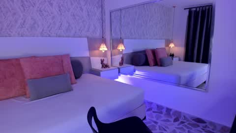 Snapshot of sasha_wolff chatting on October 4, 12:08 am Sasha online show from October 4, 12:08 am