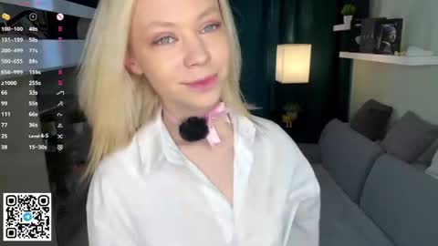 Snapshot of sashablonde_ chatting on June 24, 6:34 am Sasha online show from June 24, 6:34 am