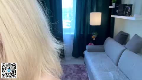 Snapshot of sashablonde_ chatting on June 25, 7:02 am Sasha online show from June 25, 7:02 am