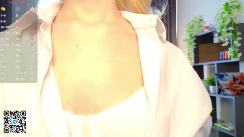 Snapshot of sashablonde_ chatting on July 19, 6:06 am Sasha online show from July 19, 6:06 am
