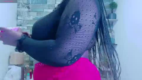 sashafoxy_ online show from April 15, 2:02 pm