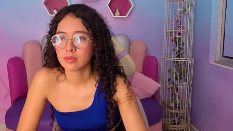 Snapshot of sashamonroee_ chatting on October 31, 12:00 am SashaMonroee online show from October 31, 12:00 am