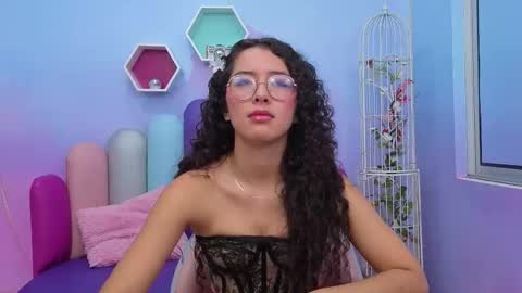 Snapshot of sashamonroee_ chatting on November 15, 4:21 am SashaMonroee online show from November 15, 4:21 am