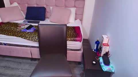 S A S H A R O S E online show from September 18, 11:56 am