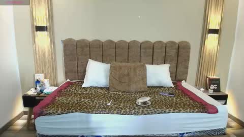 S A S H A R O S E online show from September 21, 12:07 pm