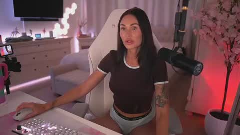 sashawest_official online show from June 18, 11:20 pm