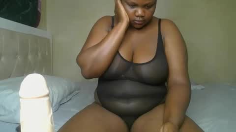 sassie_bee online show from December 11, 12:02 am