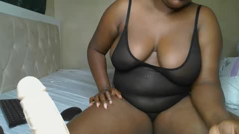 sassie_bee online show from January 21, 2:22 am