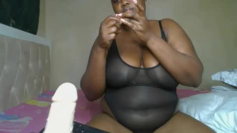 sassie_bee online show from January 22, 12:16 am