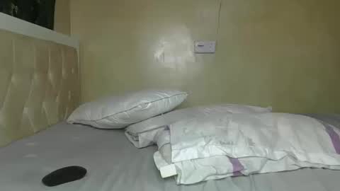 sassie_bee online show from February 2, 11:21 pm