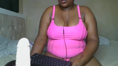 sassie_bee online show from February 25, 9:46 pm