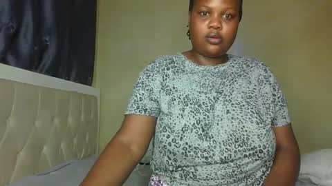 sassie_bee online show from November 16, 9:09 pm