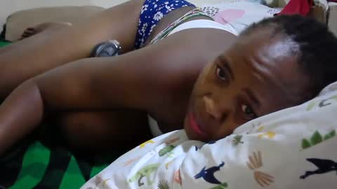 Snapshot of sassy_bella chatting on February 21, 10:37 pm sassy_bella online show from February 21, 10:37 pm