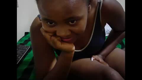 Snapshot of sassy_bella chatting on February 22, 9:04 pm sassy_bella online show from February 22, 9:04 pm