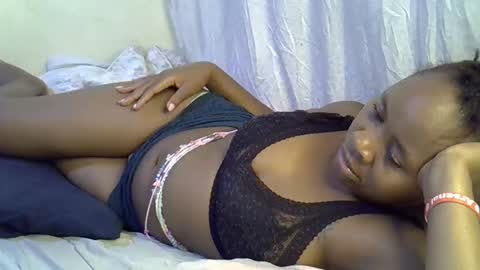 Snapshot of sassy_bella chatting on October 14, 7:31 am sassy_bella online show from October 14, 7:31 am