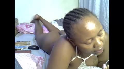 Snapshot of sassy_bella chatting on November 10, 6:18 pm sassy_bella online show from November 10, 6:18 pm